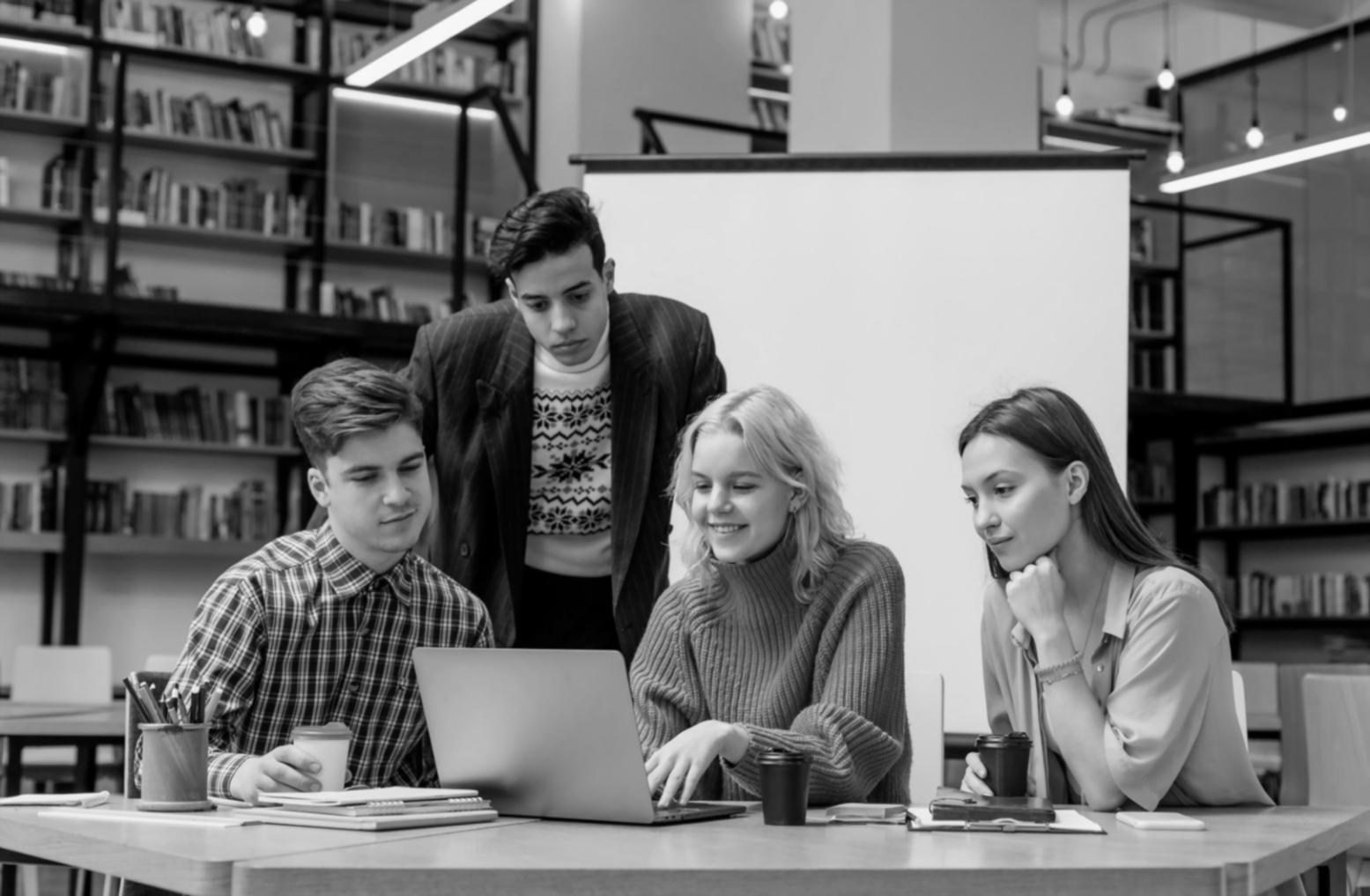 Session de formation financière avec participants engagés